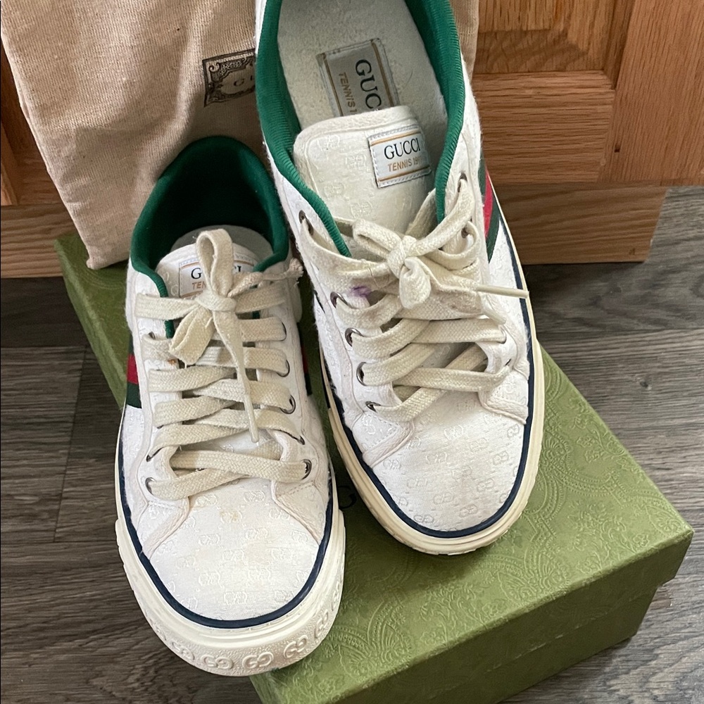 Gucci White and Green Lace-Up Sneakers